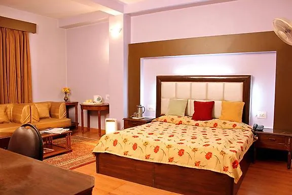 Hotel Himland East Drive In Shimla