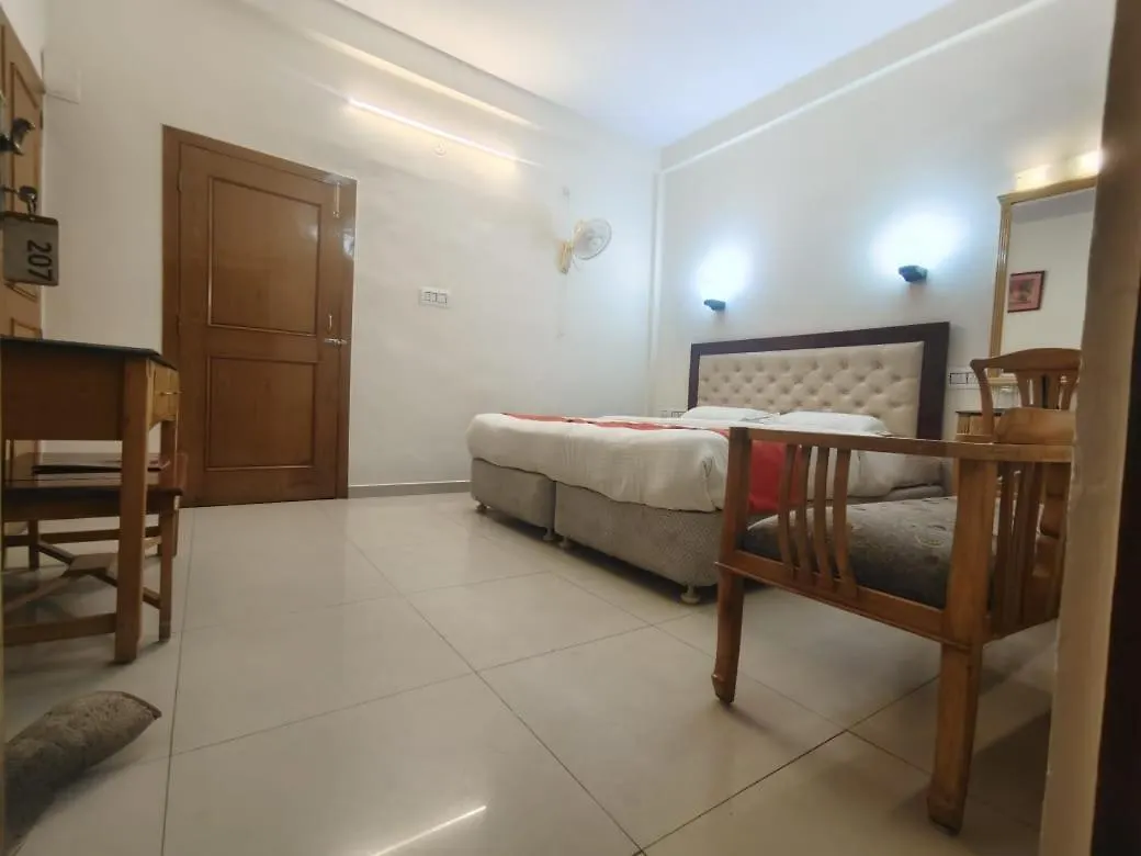 Hotel Himland East Drive In Shimla